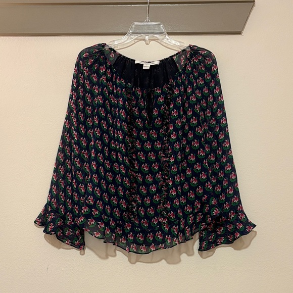 Diane Von Furstenberg Simonia Silk Blouse in Zen Floral SZ 6 EUC - Picture 2 of 7